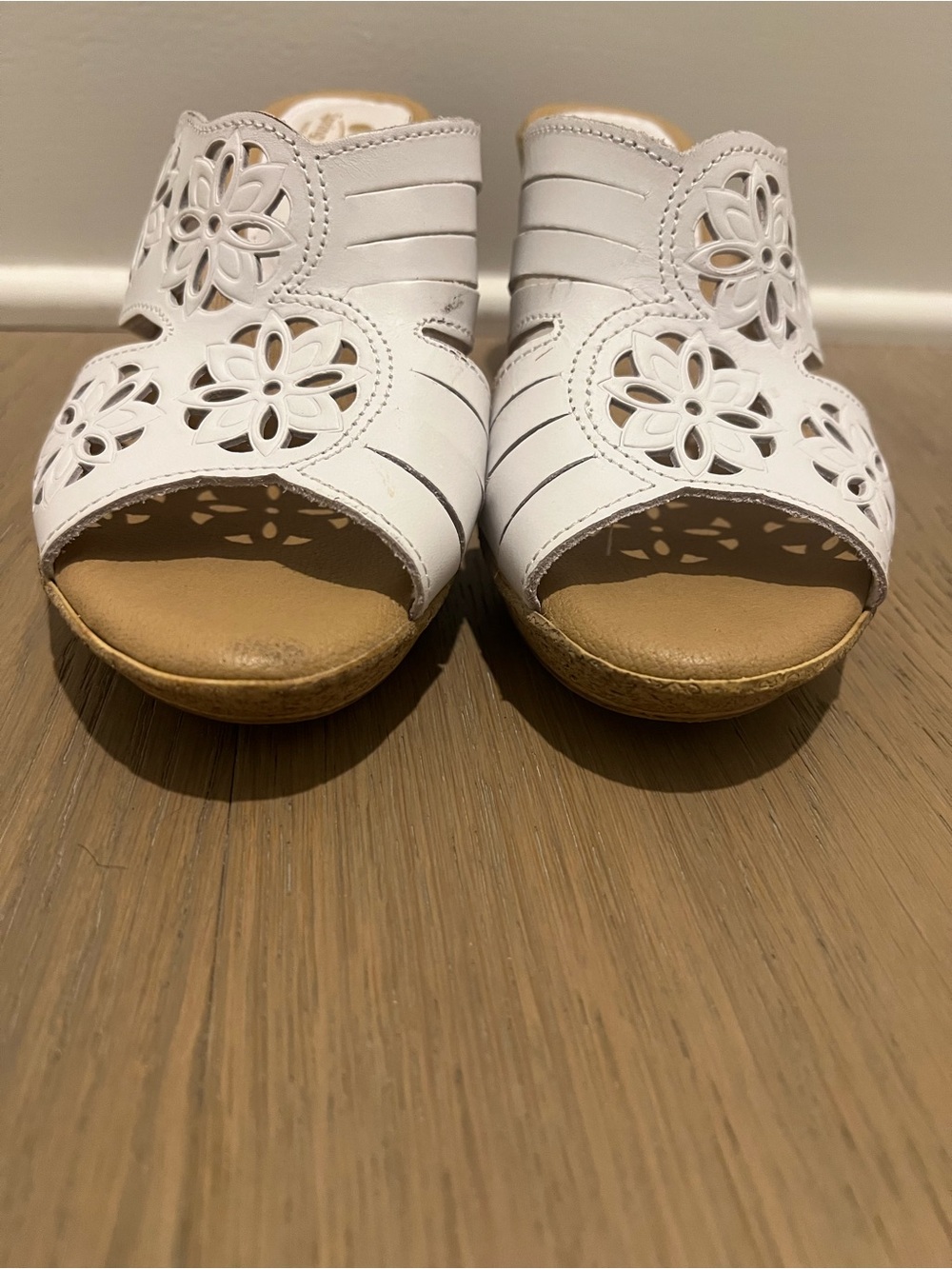 MADE IN ITALY Spring Step White Floral Cutout Cork-Heel Mules EUC size 38 - Picture 5 of 7